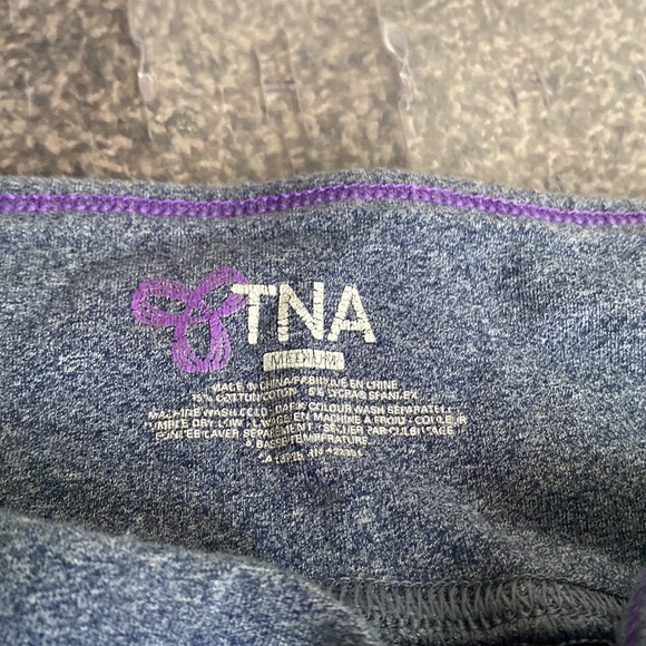 Size medium light blue tna leggings - Picture 2 of 2